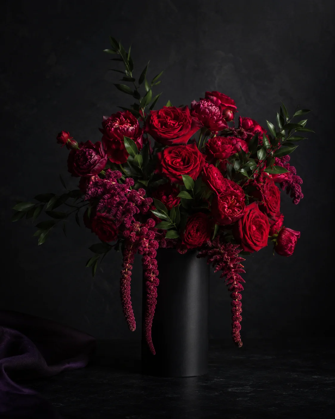 Horúci pulz, záhradná ruža, amaranthus, dianthus, ruscus